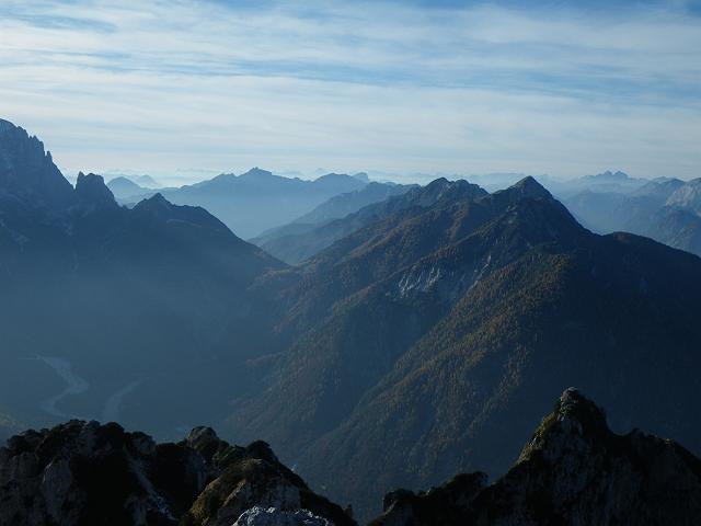30.JPG - Poldašnja špica, na obzorju Karnijske alpe